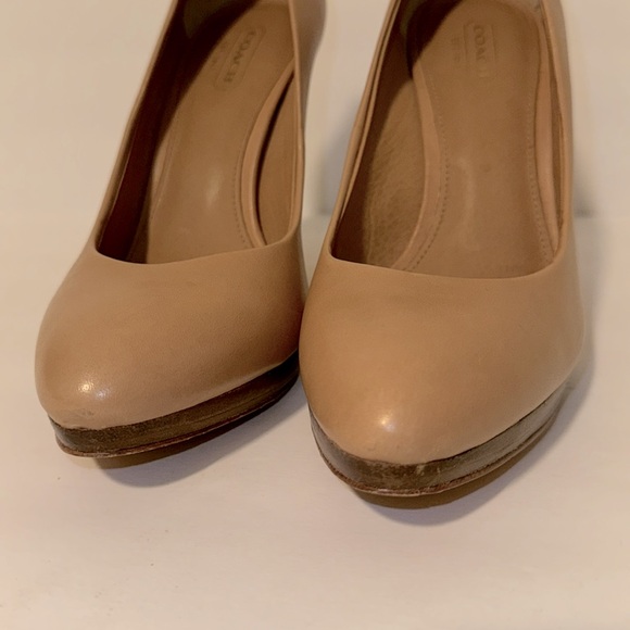 Coach Nude Leather Classic Pumps! - Picture 5 of 8